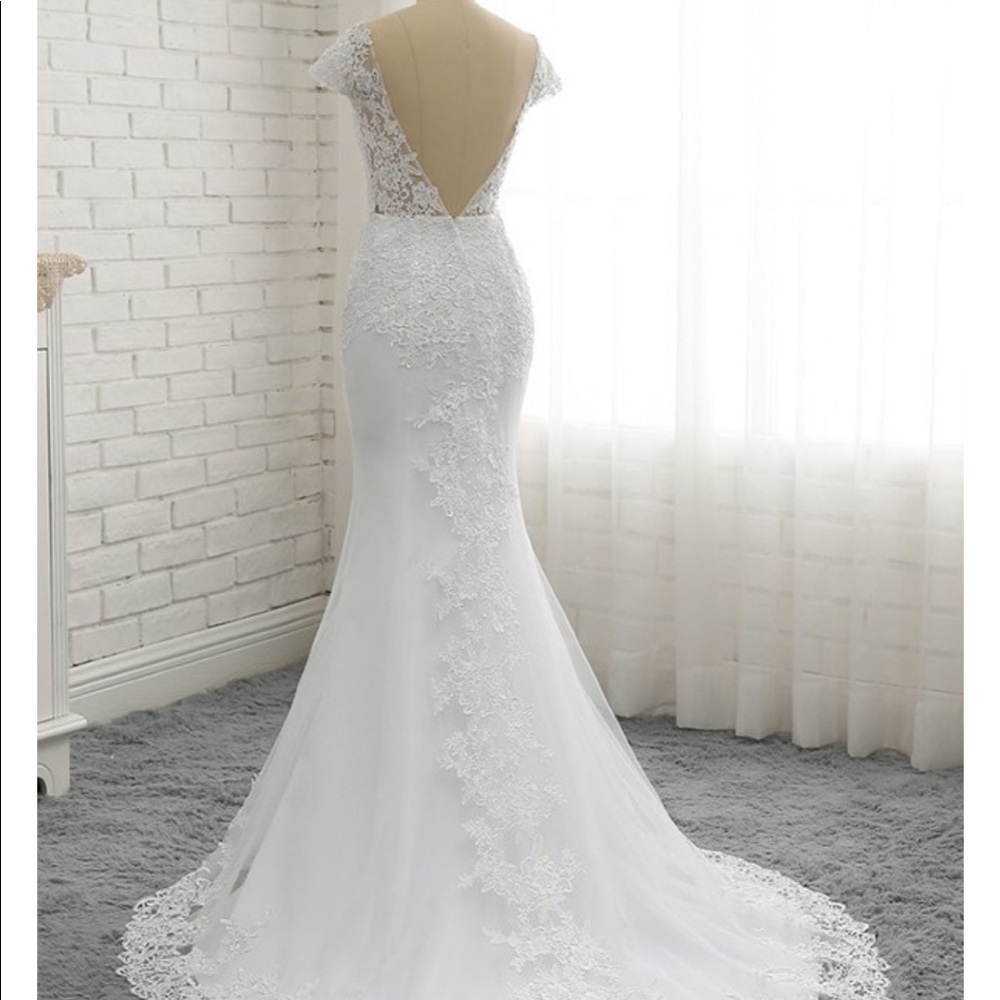 Wedding dress - Picture 2 of 6